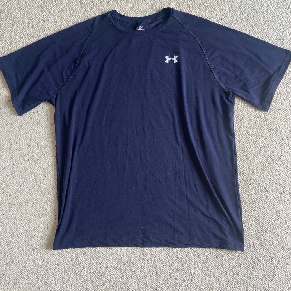 Under Armour dark blue heat gear t-shirt